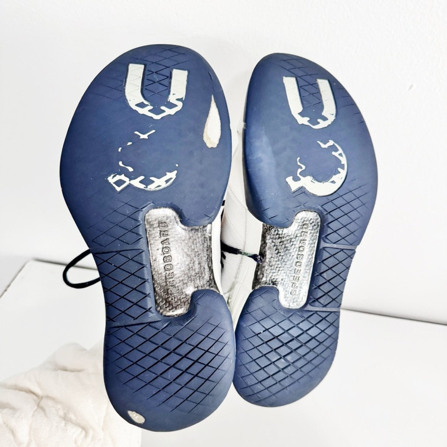 On The Roger Pro tennis shoes Women’s 8.5