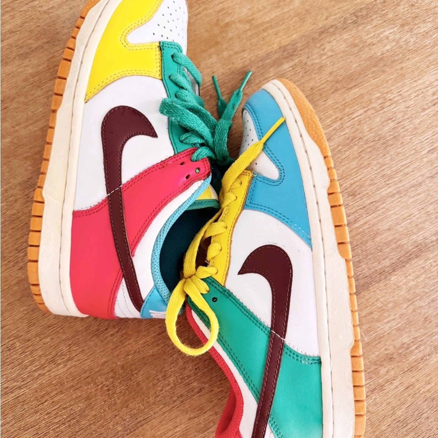 Nike dunks low-se free 99 youth 5
