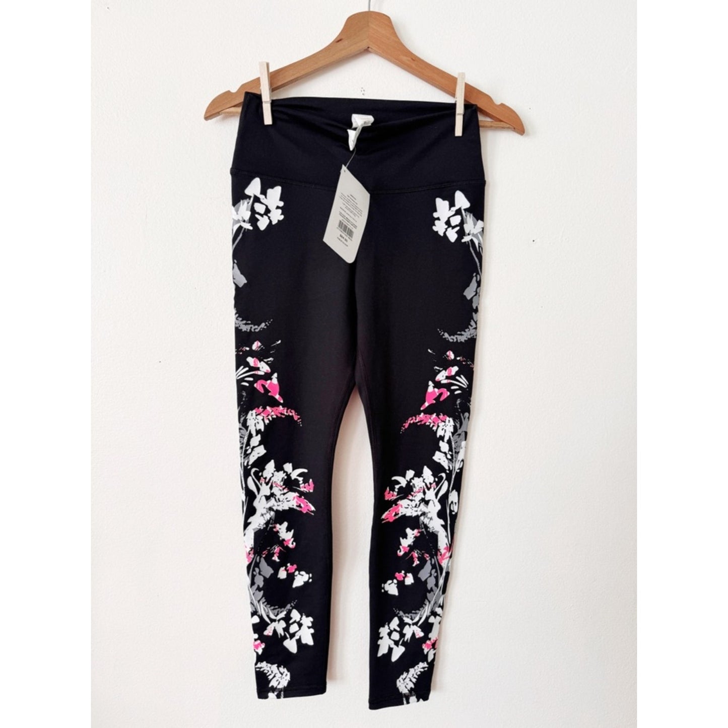 Fabletics Yoga Black Leggings with White and Pink Floral Side Print small NWT