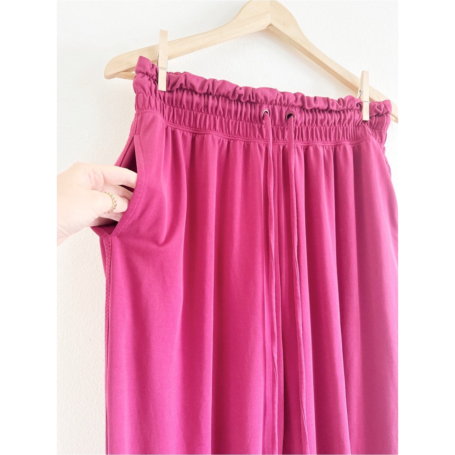 Fabletics Drawstring Jogger Pants in Wine medium