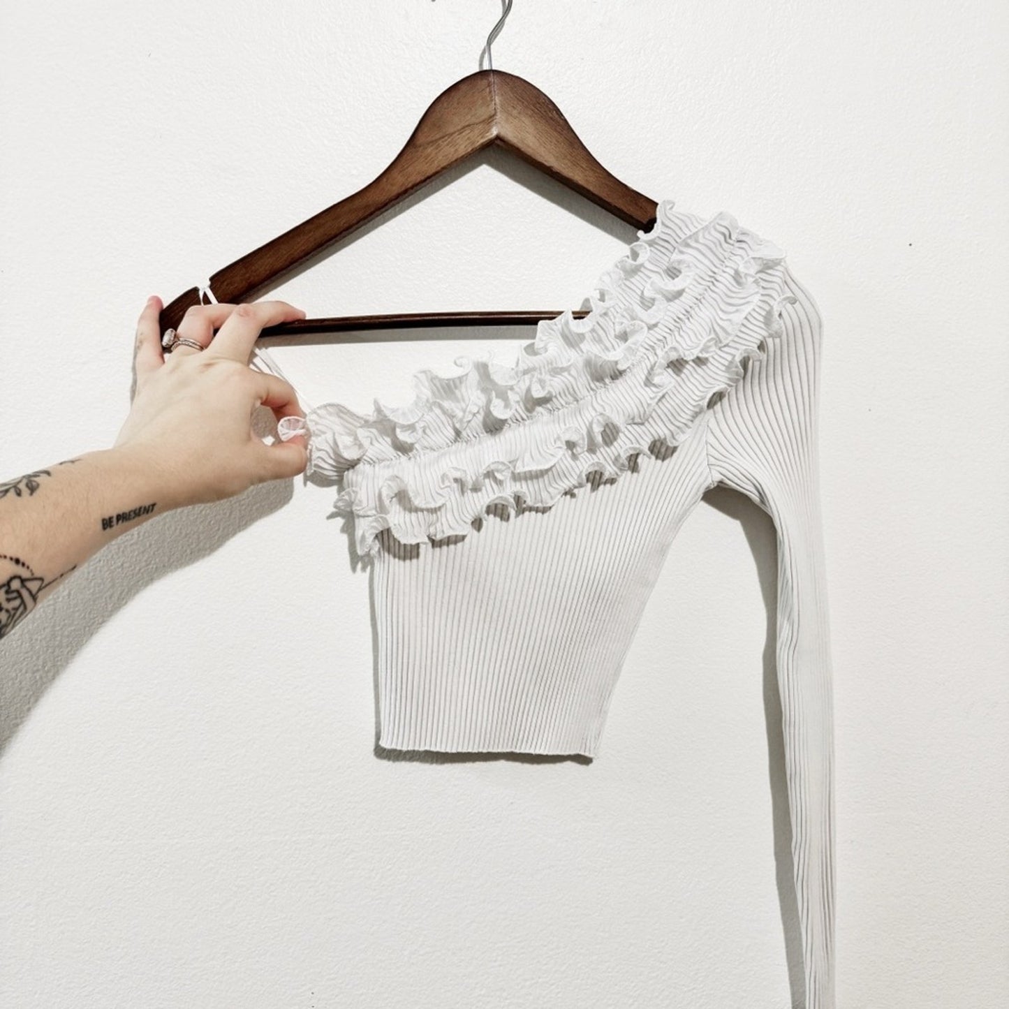 Zara 1 shoulder ruffle ribbed crop medium