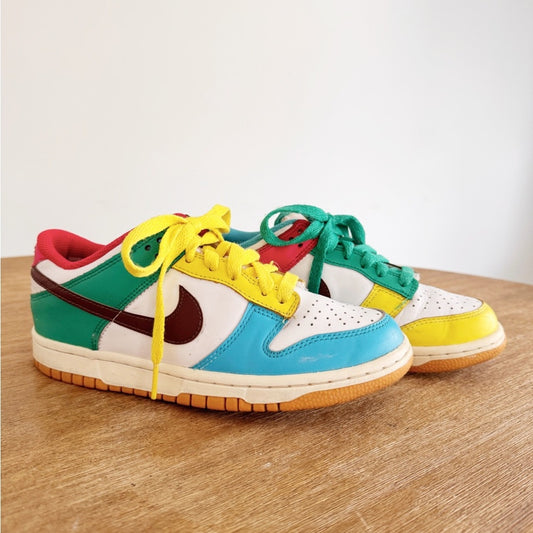 Nike dunks low-se free 99 youth 5