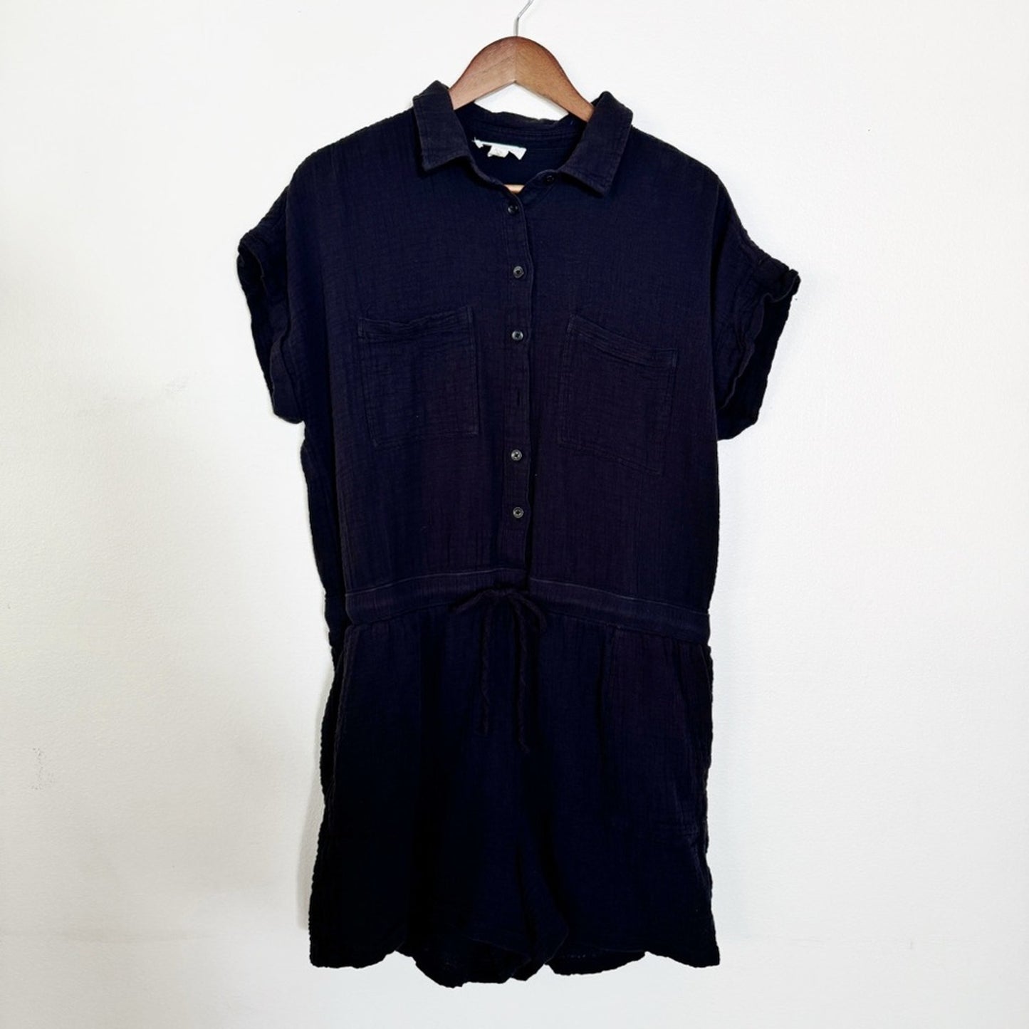 beachlunchlounge Black Short-Sleeve Button Romper XL