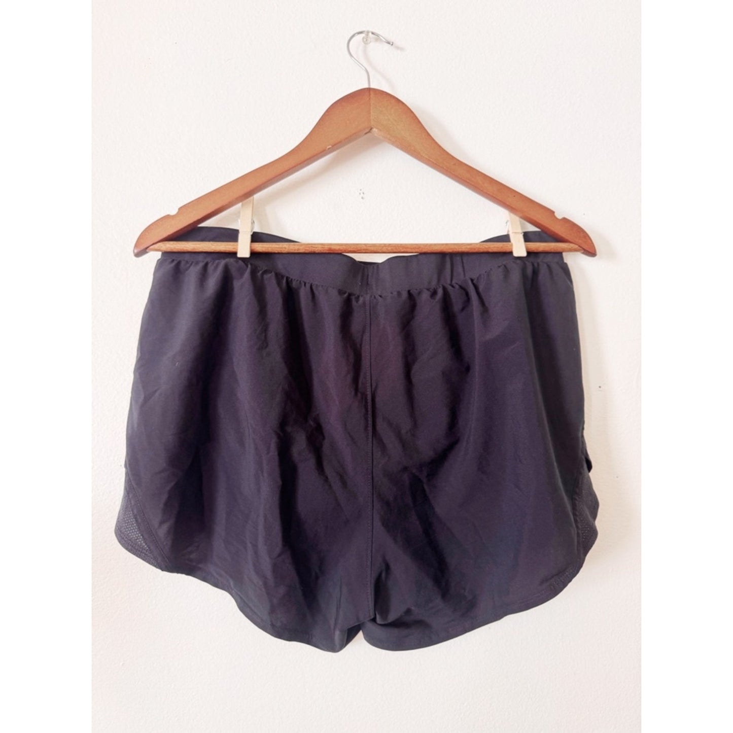 Under armour Women's Black Athletic Running Shorts large