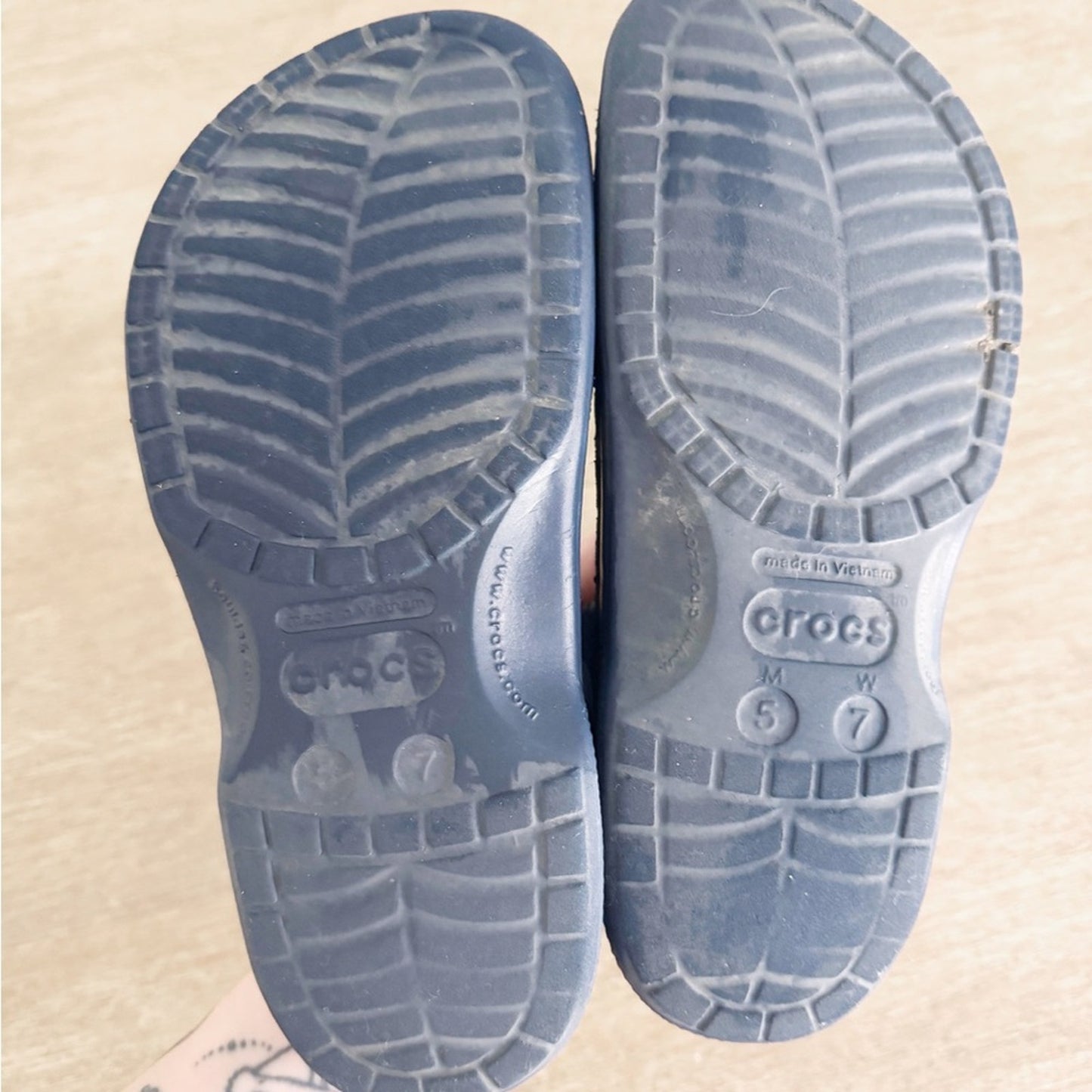 Navy Crocs Baya women’s 7