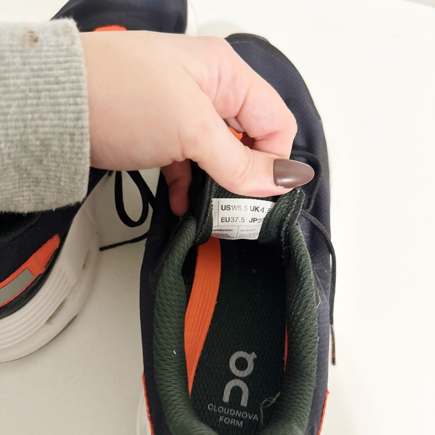 On Running Cloudnova black flame women’s 6.5