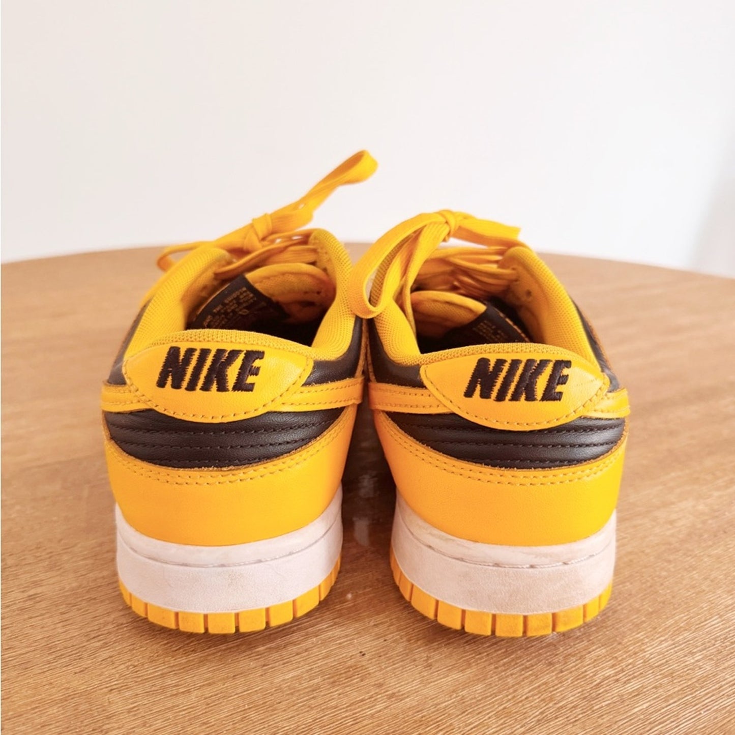 Nike dunk Low-Top goldenrod size 8