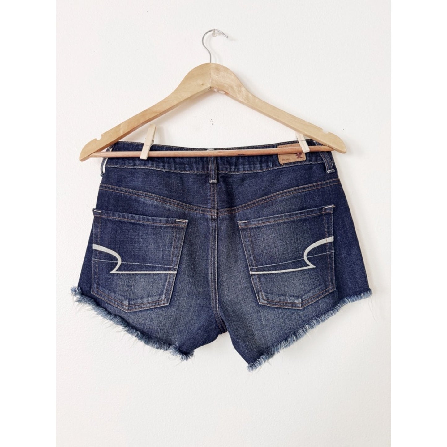 American Eagle Outfitters Dark Blue Frayed Hem Denim Shorts size 4