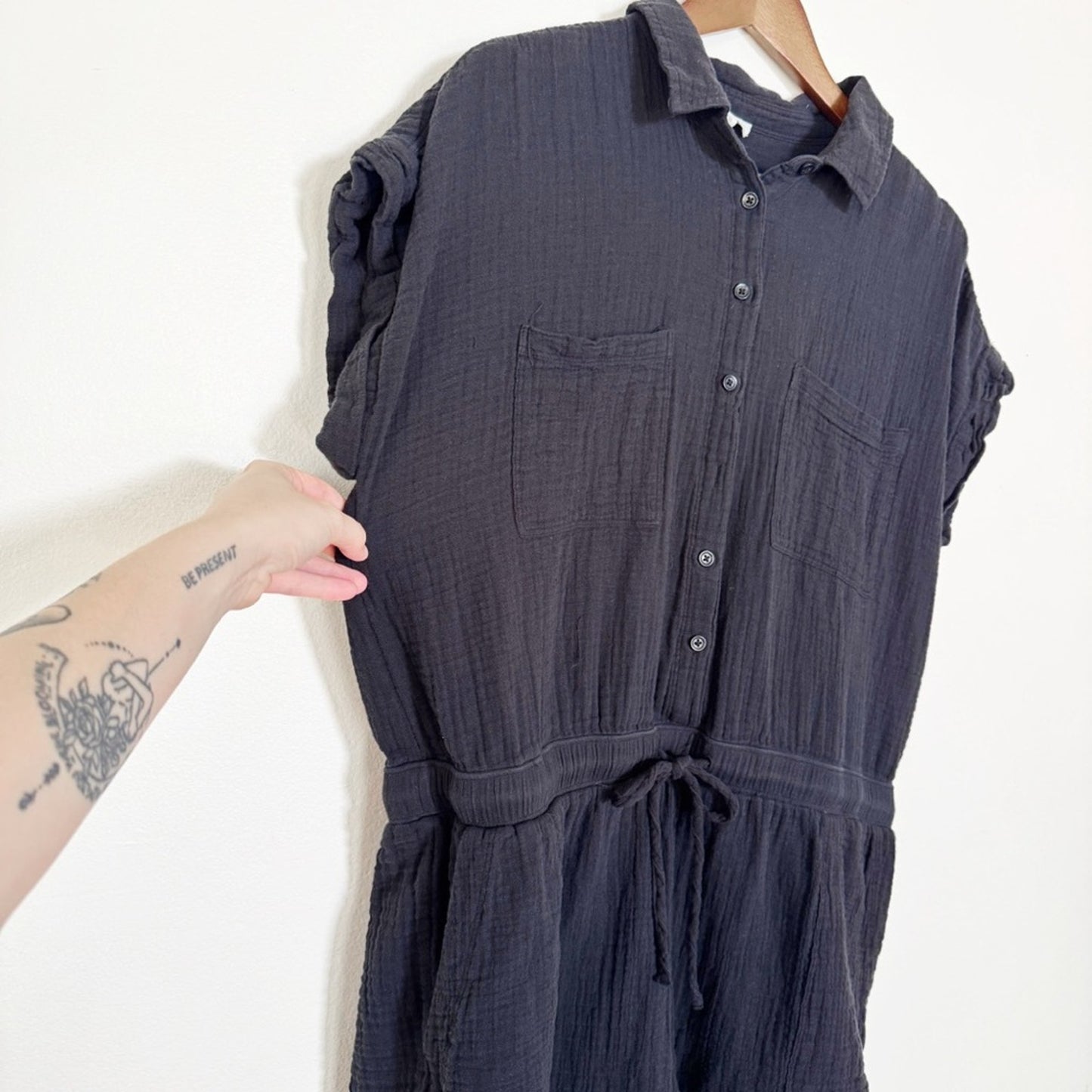 beachlunchlounge Black Short-Sleeve Button Romper XL
