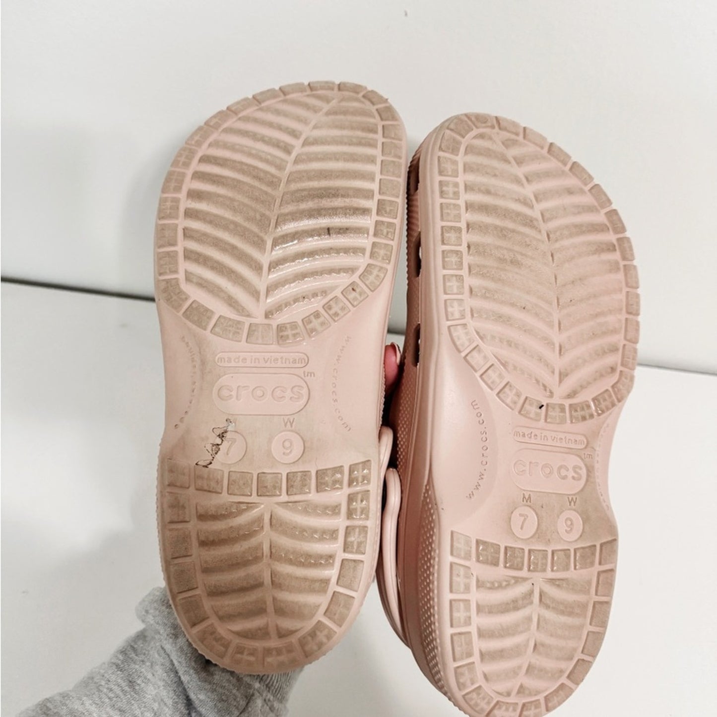Mauve Crocs women’s 9