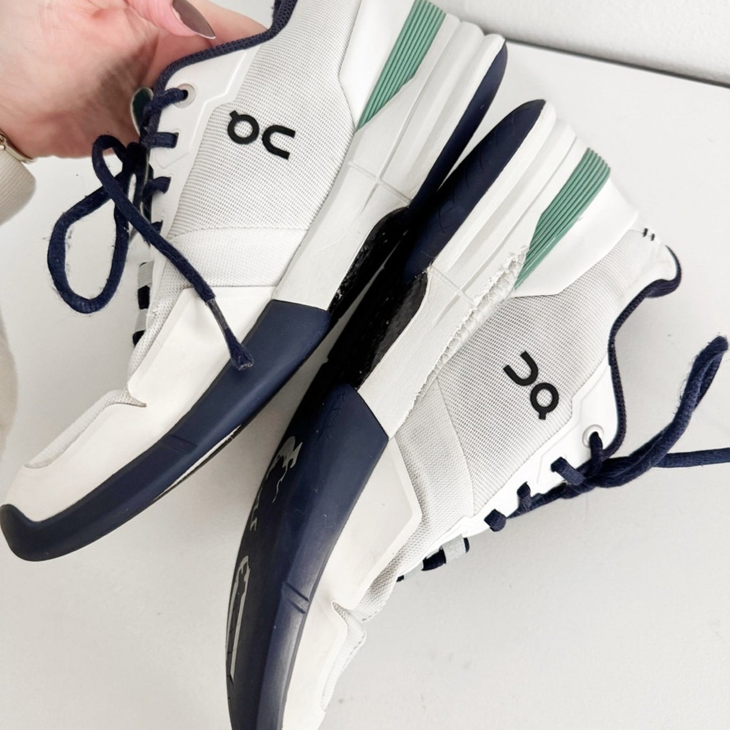 On The Roger Pro tennis shoes Women’s 8.5