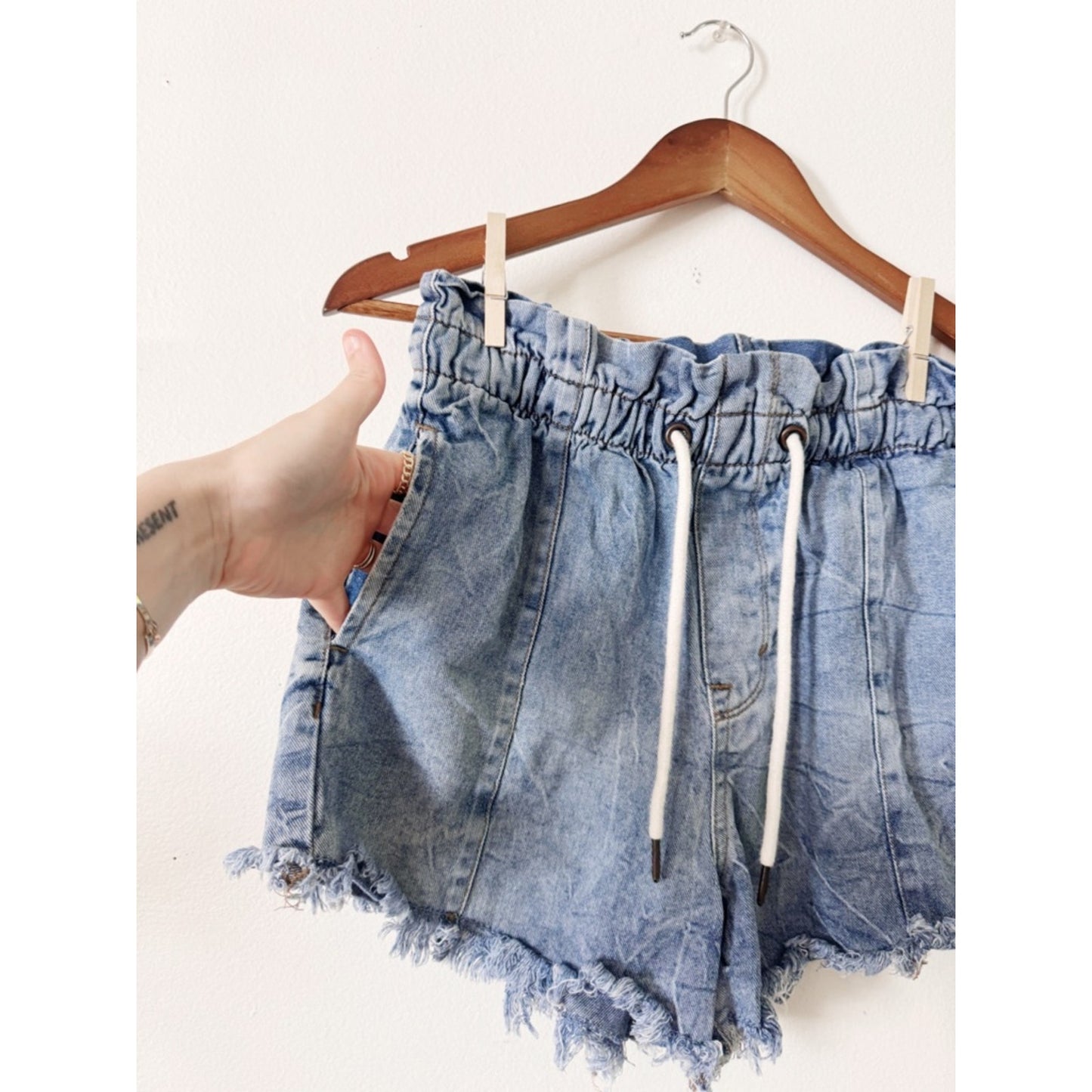 Kensie Blue Washed Denim Paperbag Shorts size 4