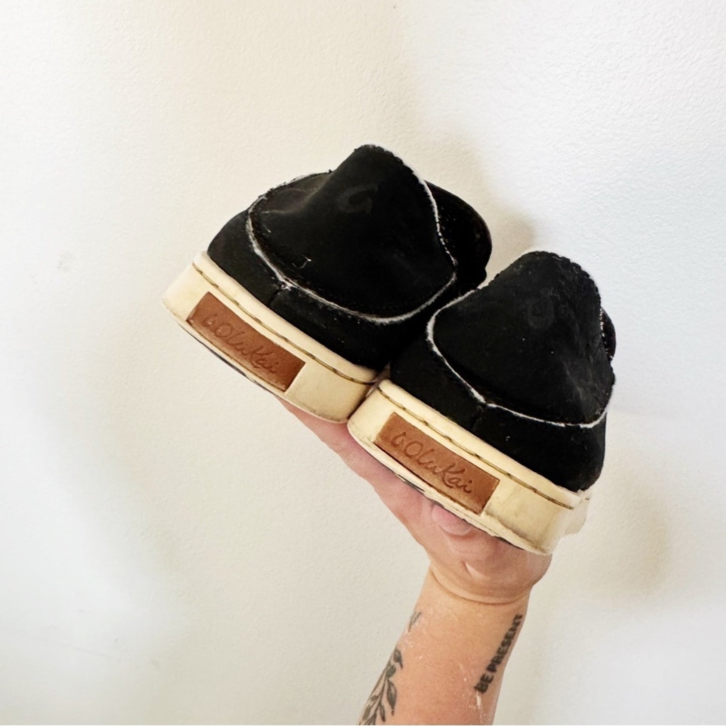 Olukai Pehuea Black slip ons 7.5 women’s