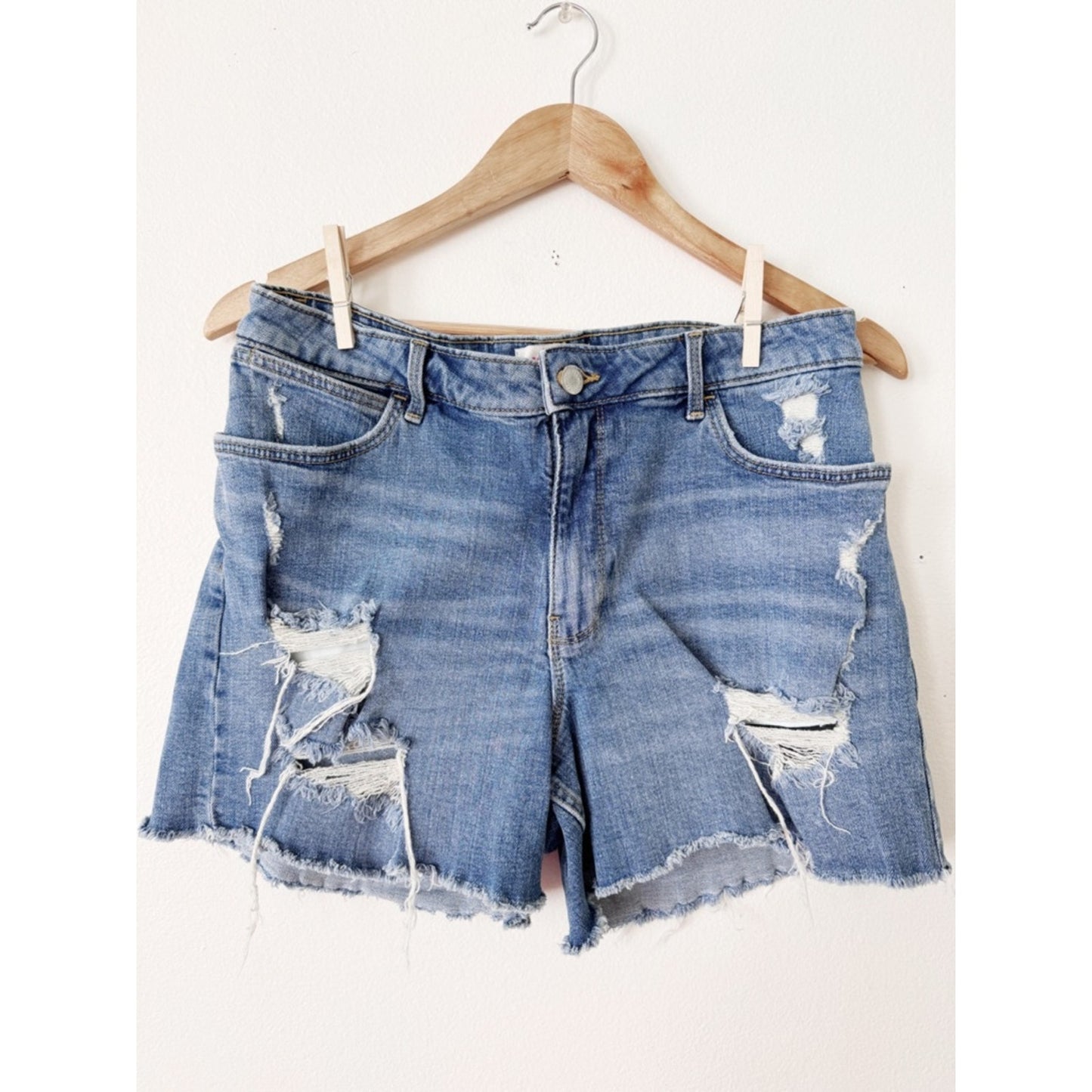 Wrangler Distressed Denim Jean Shorts - Blue size 10